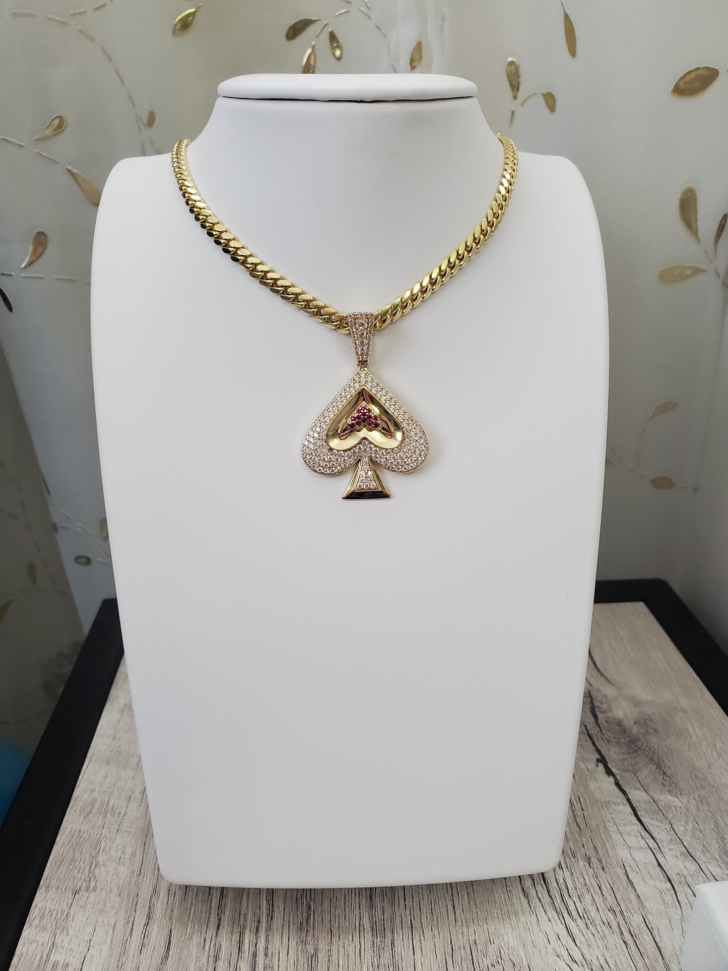 Cuban Link chain with pendant gold 10k