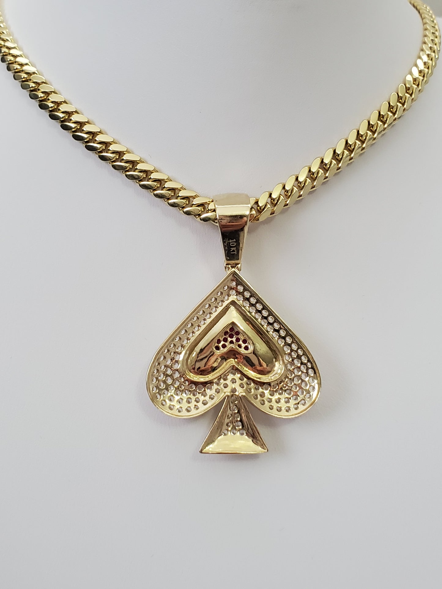 Cuban Link chain with pendant gold 10k