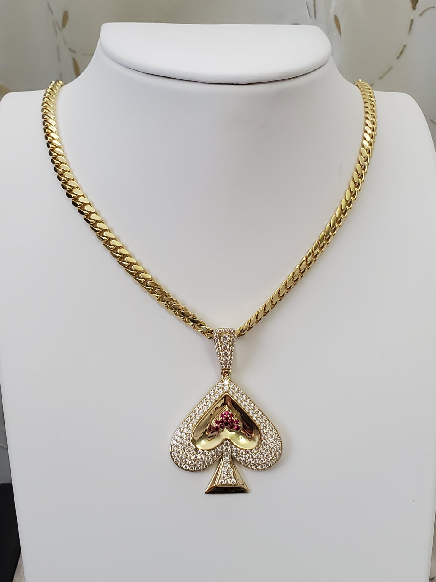 Cuban Link chain with pendant gold 10k