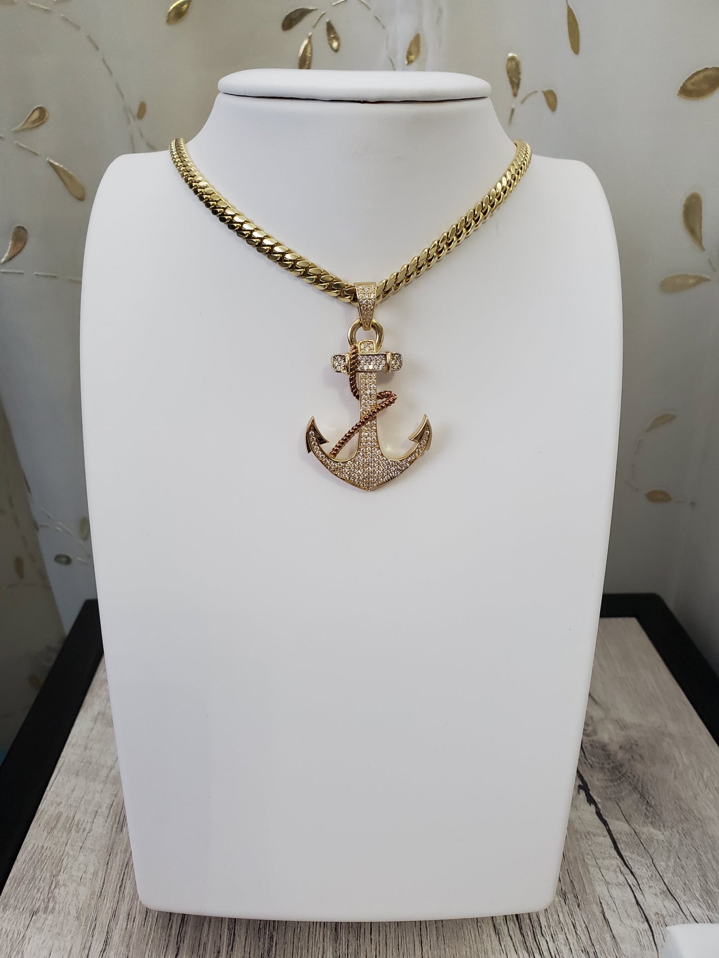Cuban link chain with pendant gold 10k