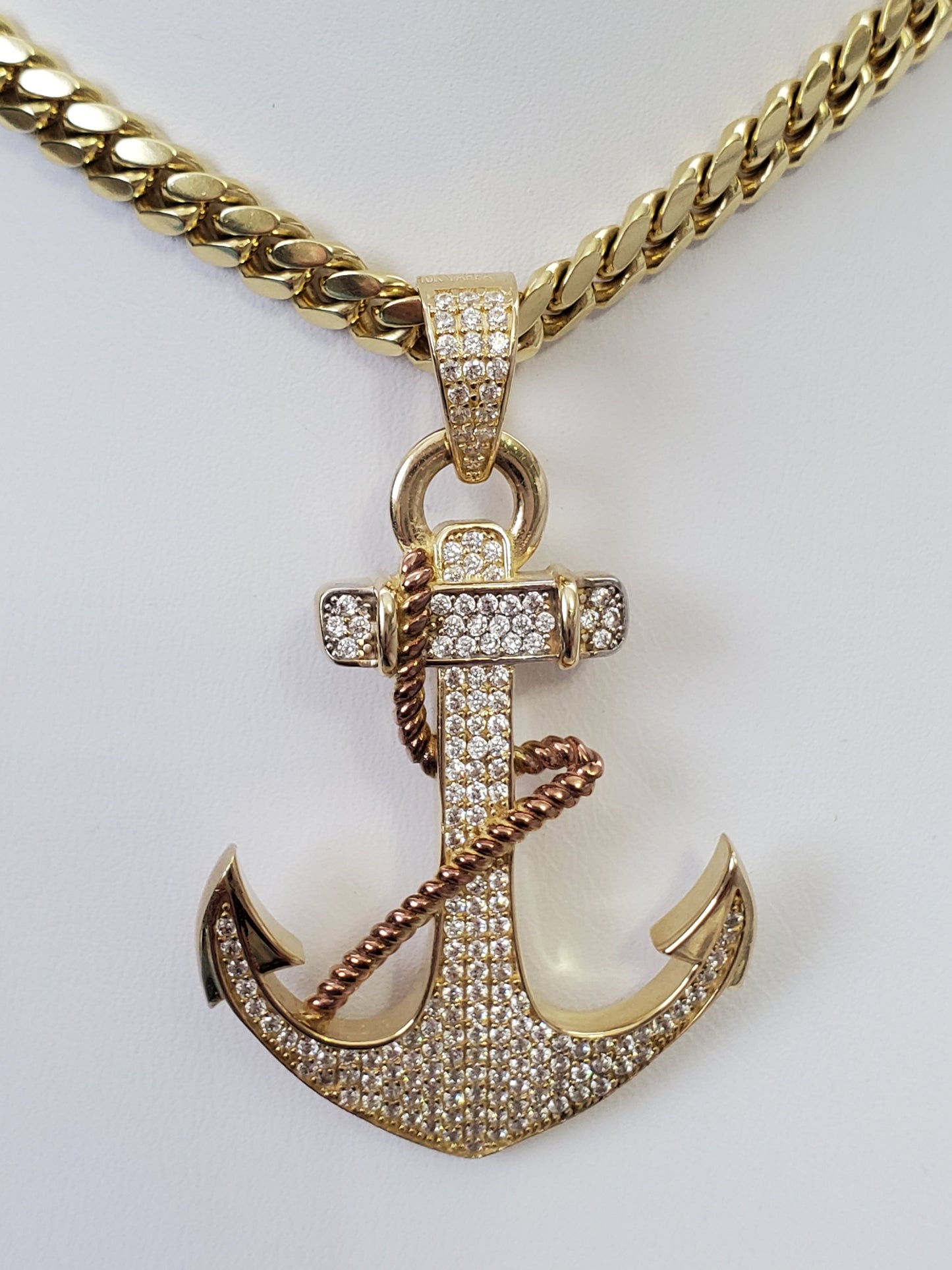 Cuban link chain with pendant gold 10k