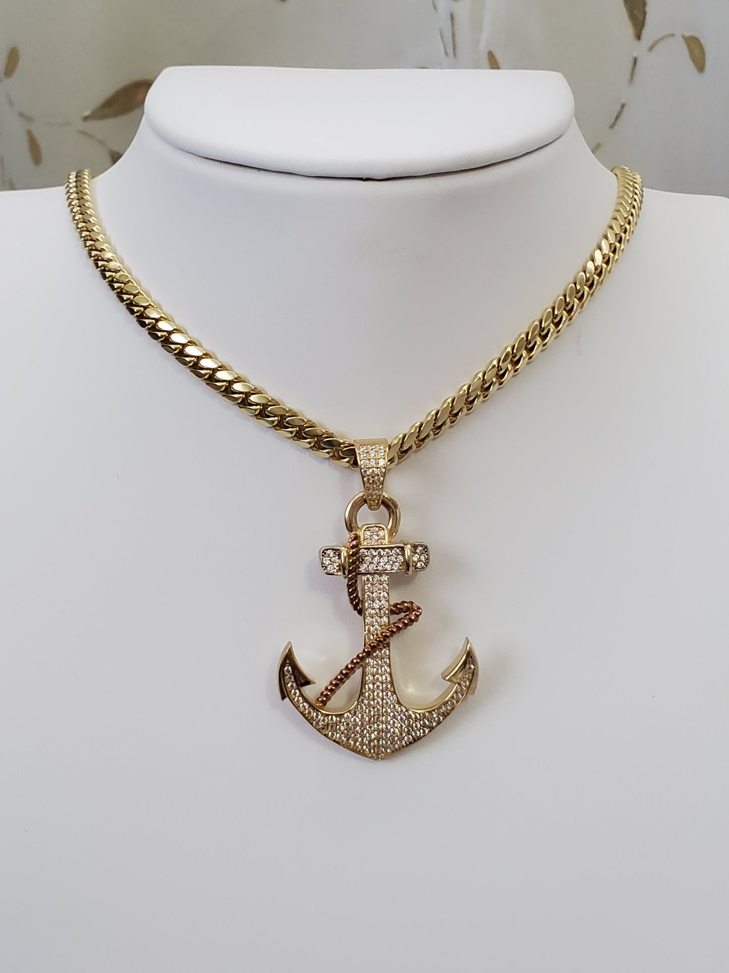 Cuban link chain with pendant gold 10k