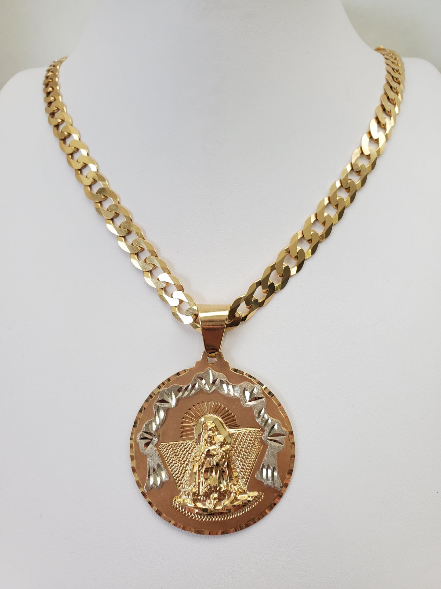 Chain with pendant gold 10k