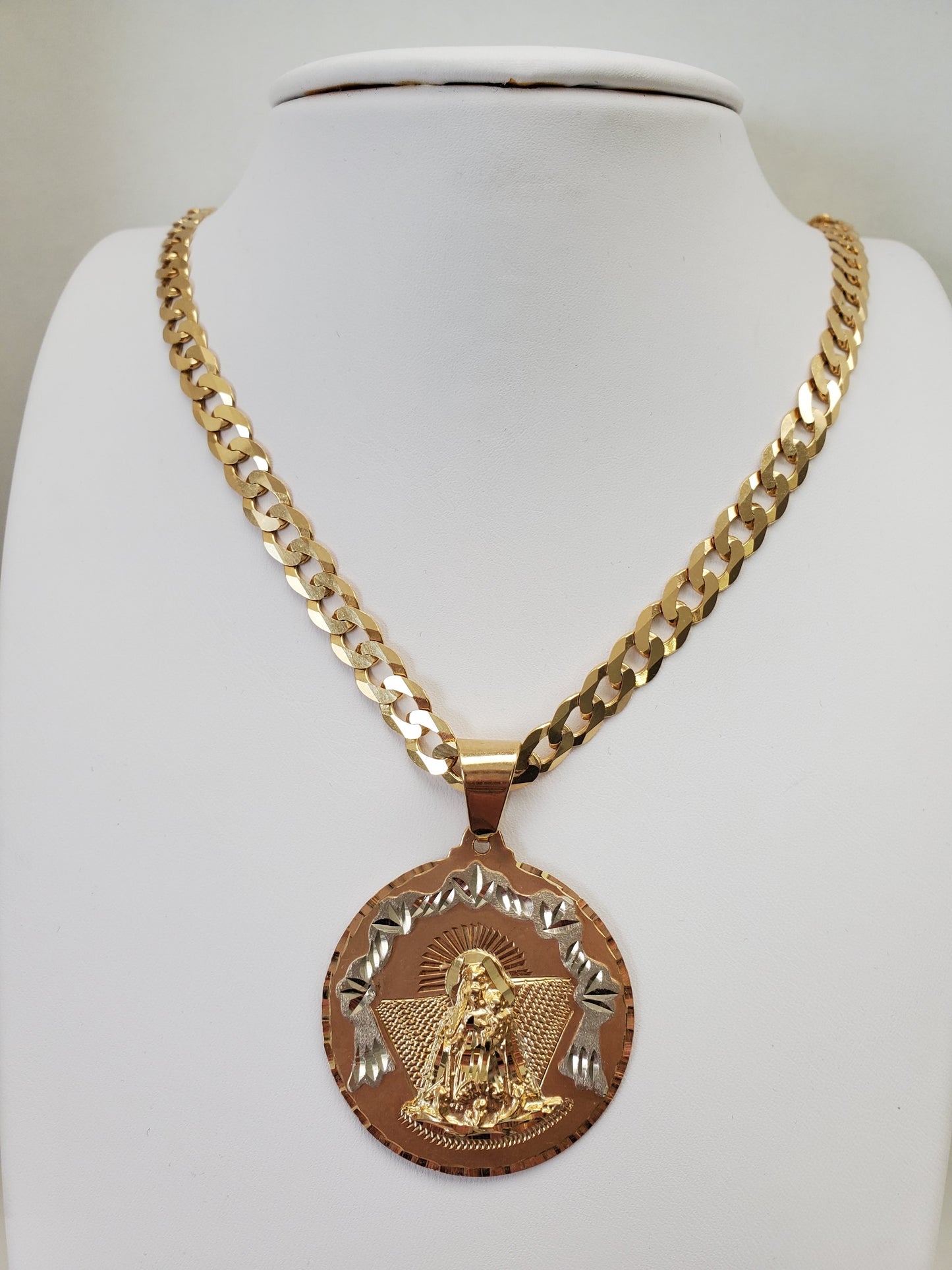Chain with pendant gold 10k