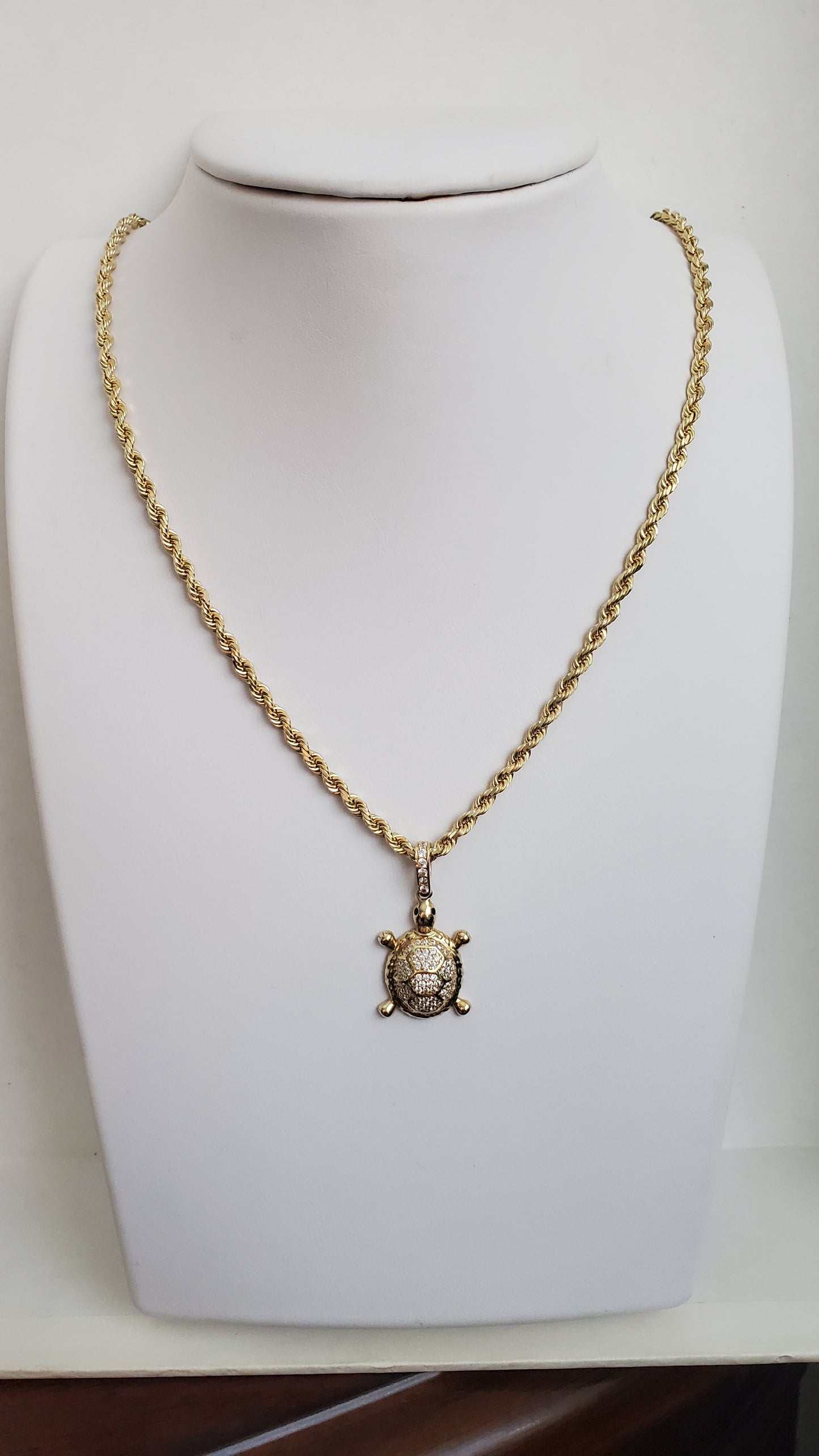 Necklace gold 10k with charm gold 10k