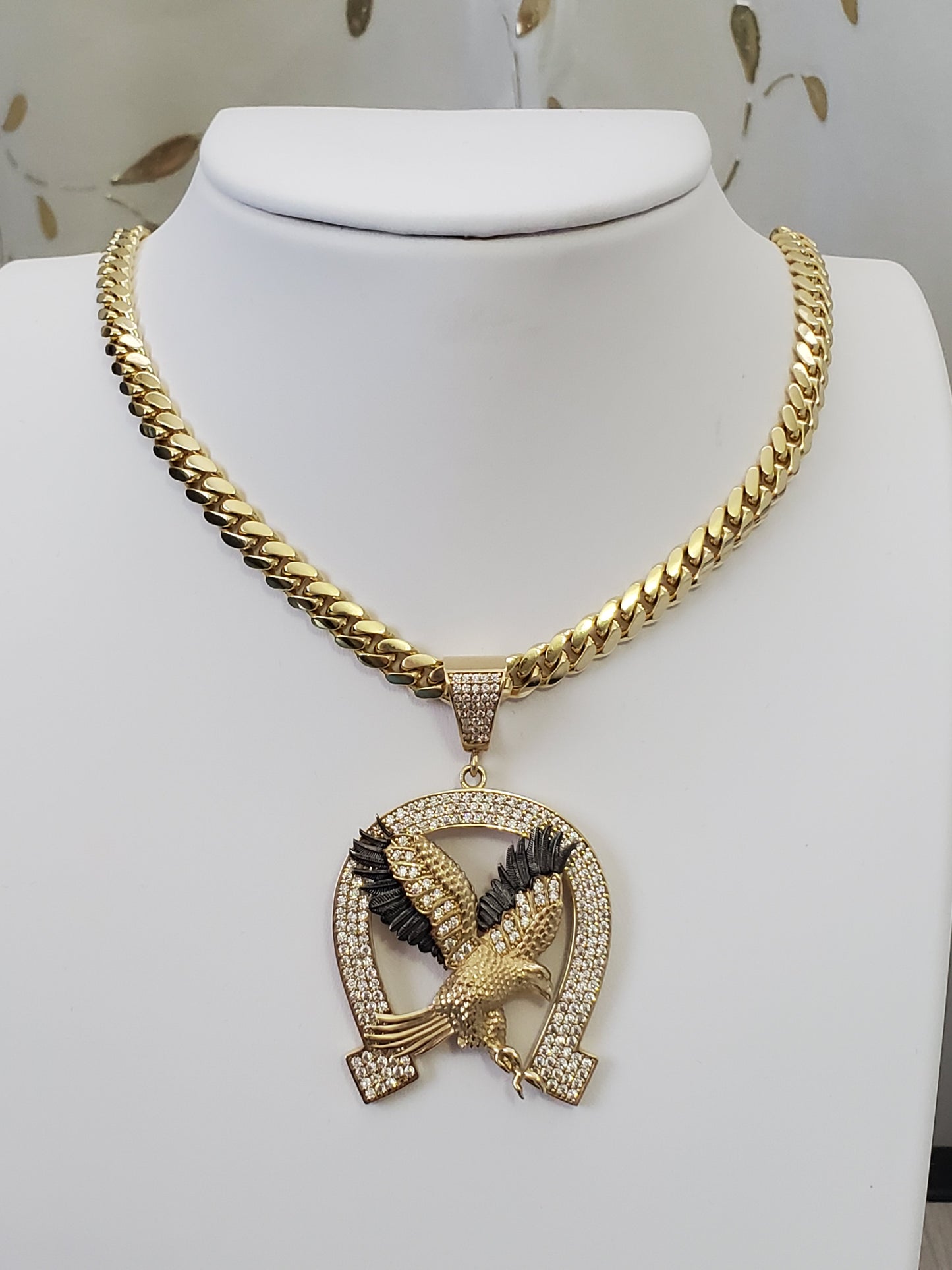 Cuban Chain gold 10k with Charm gold 10k