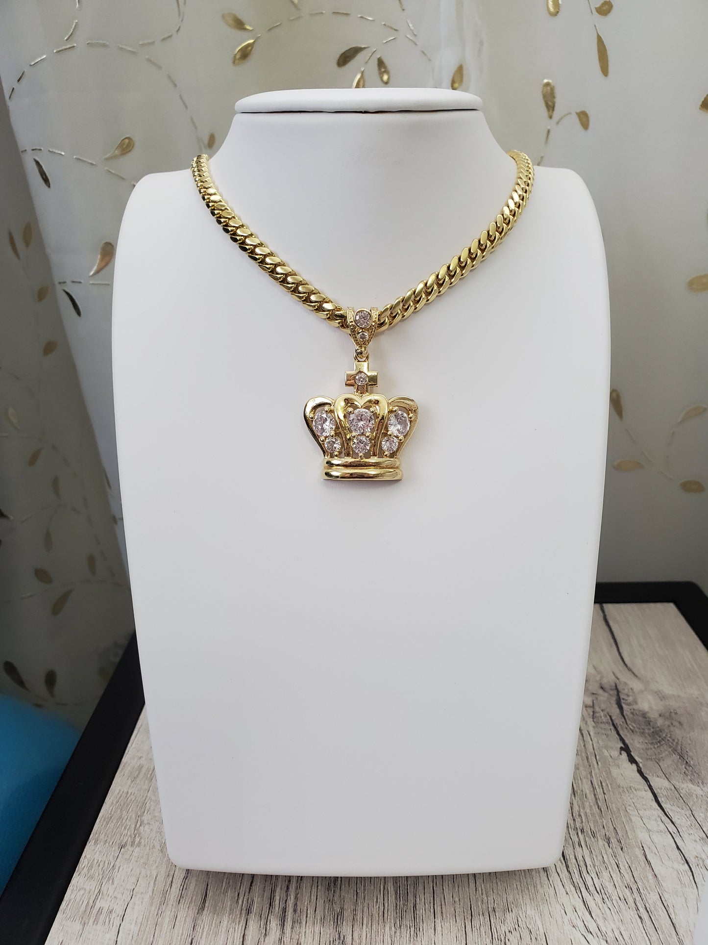 Cuban link chain with pendant gold 10k